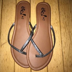 Sandals w Glitter Detailing | Size 7/8